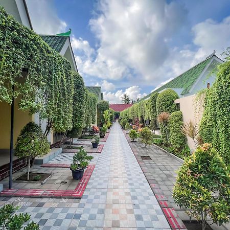 Kesari Glory Hotel Batununggul Bagian luar foto