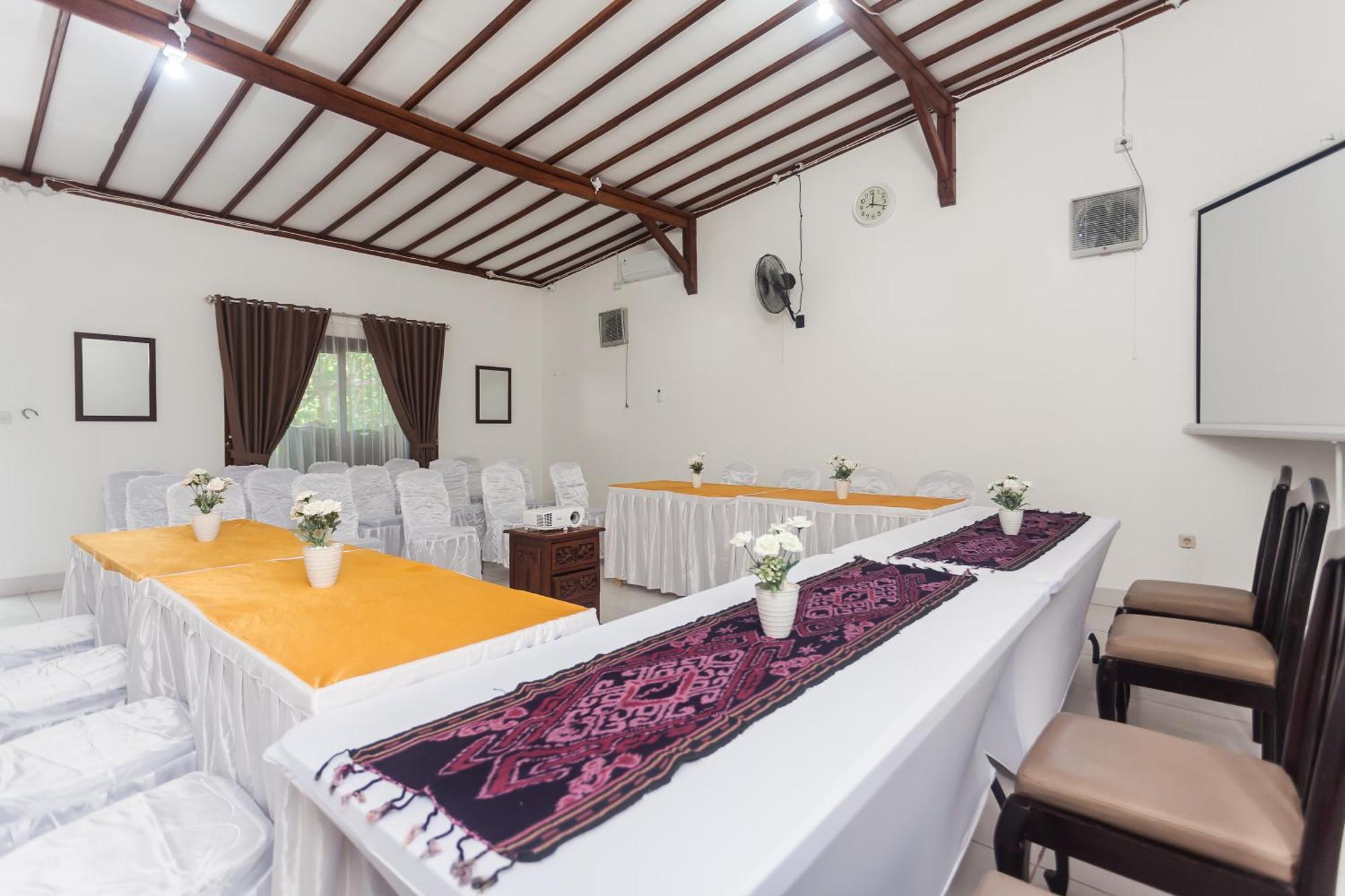 Kesari Glory Hotel Batununggul Bagian luar foto