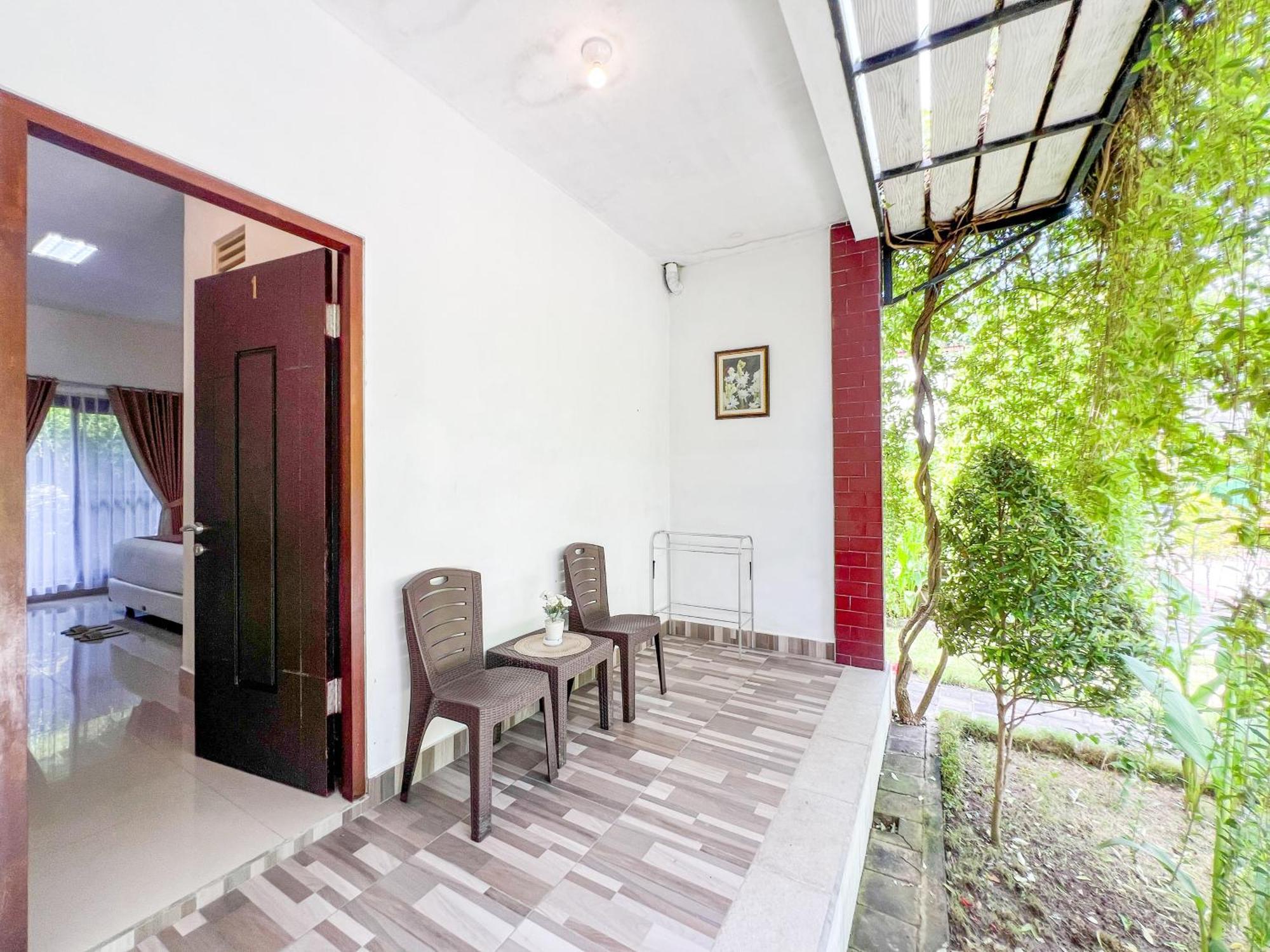 Kesari Glory Hotel Batununggul Bagian luar foto